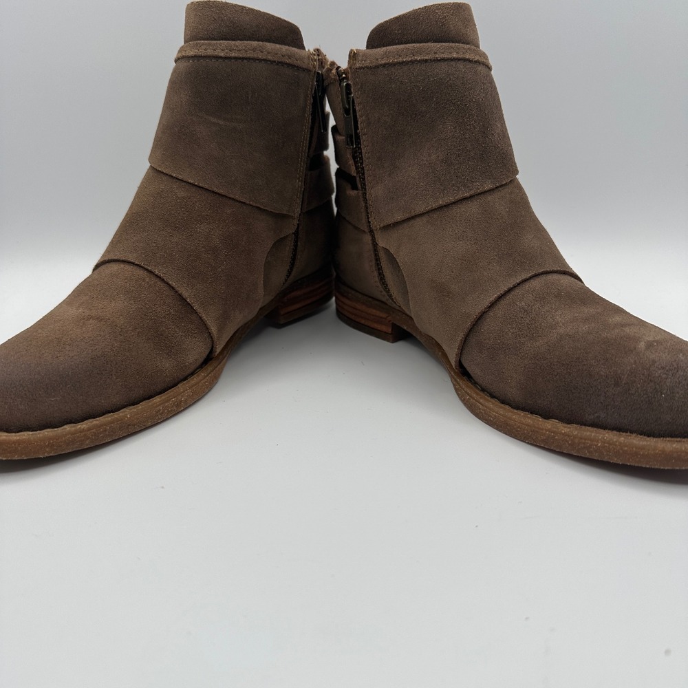 Born Moraga Suede Buckle Ankle Boots Bootie Taupe‎ Women Size 7 M EUC - Picture 5 of 9